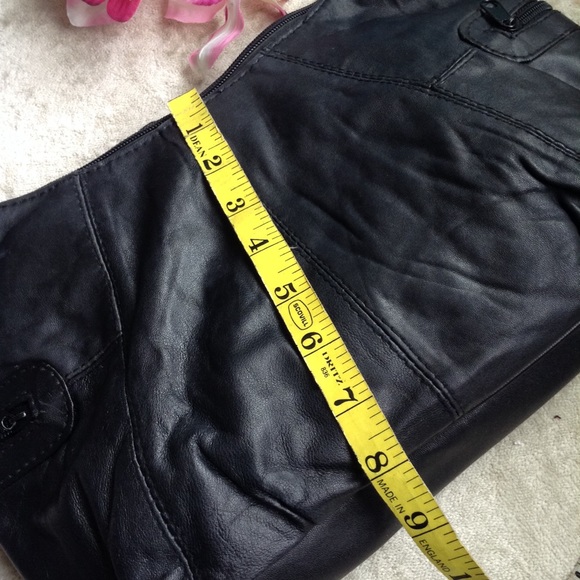 VINTAGE PATCH LEATHER BLACK PURSE - Picture 5 of 6